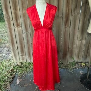 Vintage 70s VANITY FAIR Plunge V-Neck NIGHTGOWN Lipstick Red 32 xs Flaws